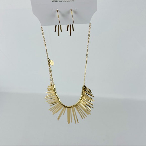 Charming Charlie Gold Tone Long Necklace And Earrings Set New - Picture 10 of 12